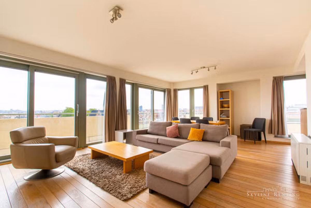 Gemeubileerde penthouse met terras in het Europese kwartier - 1