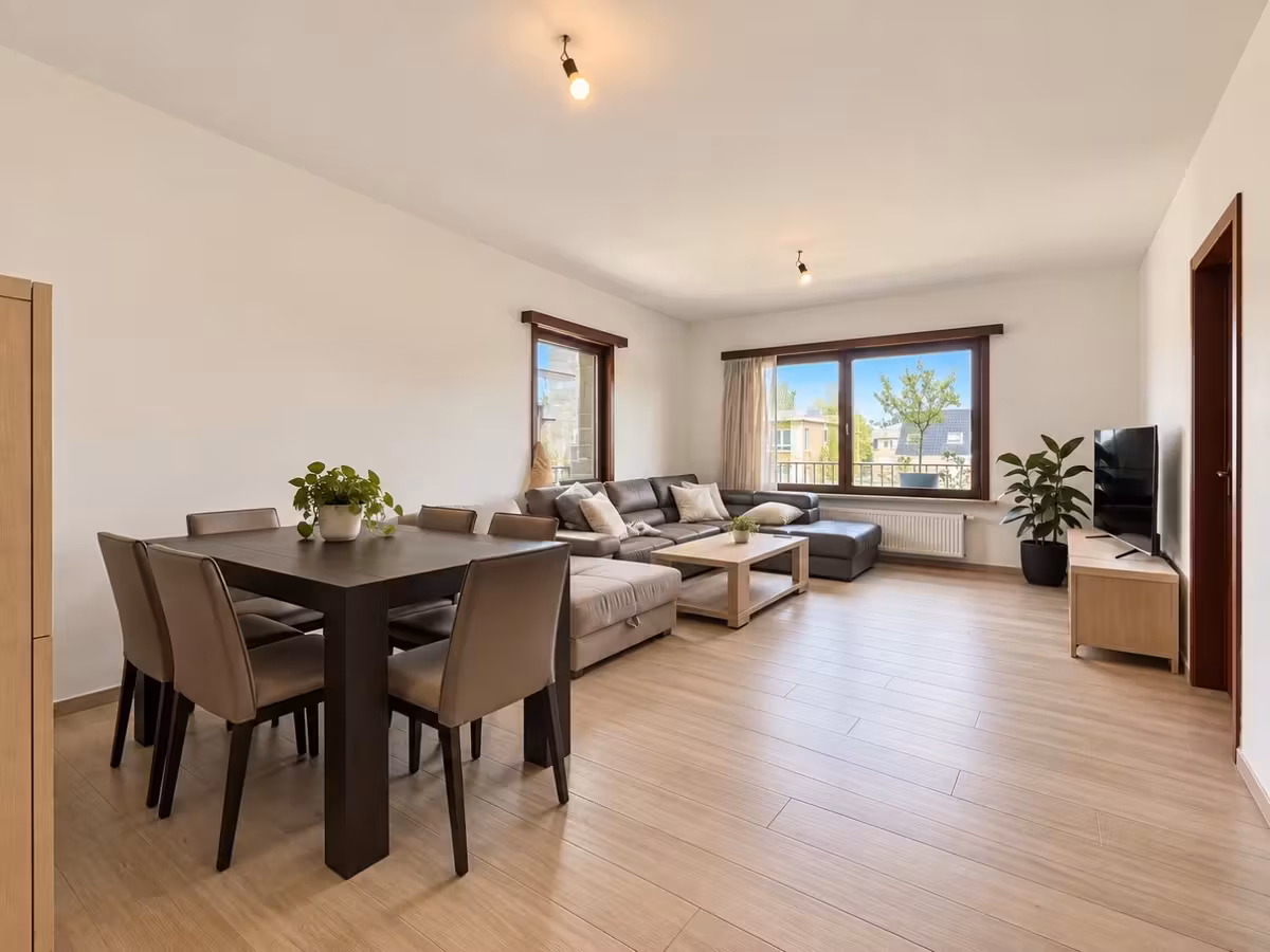 Appartement rénové avec 2 chambres à coucher et garage - 1