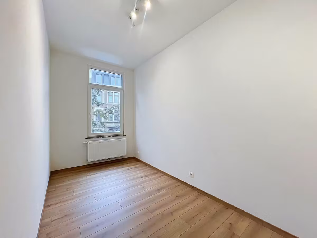 Two-bedroom apartment in Ixelles - 10