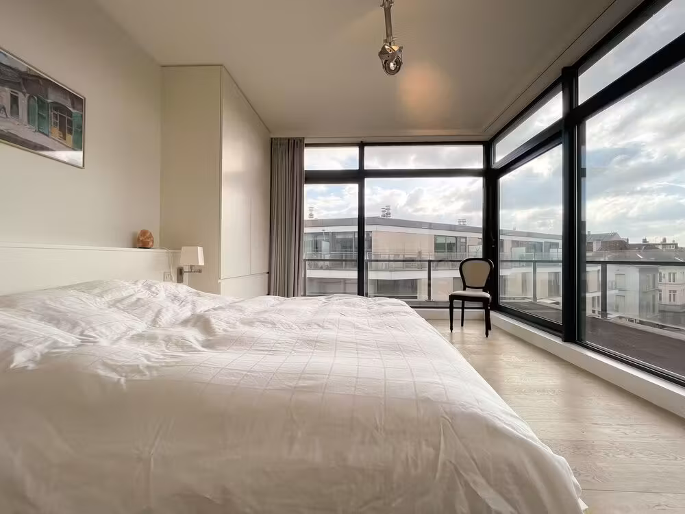 Furnished penthouse with parking space for rent in Ghent - 2