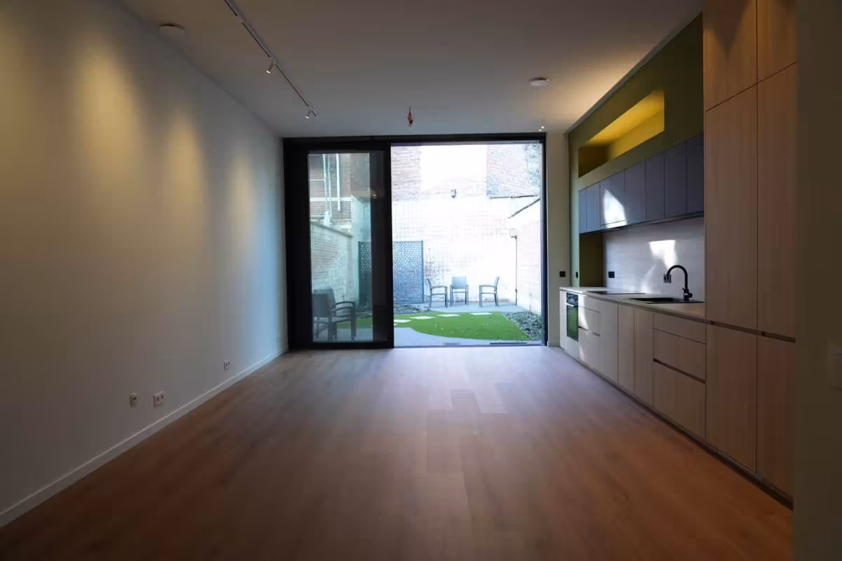 Gerenoveerd 1 slaapkamer-gelijkvloersappartement met groene stadstuin - 4