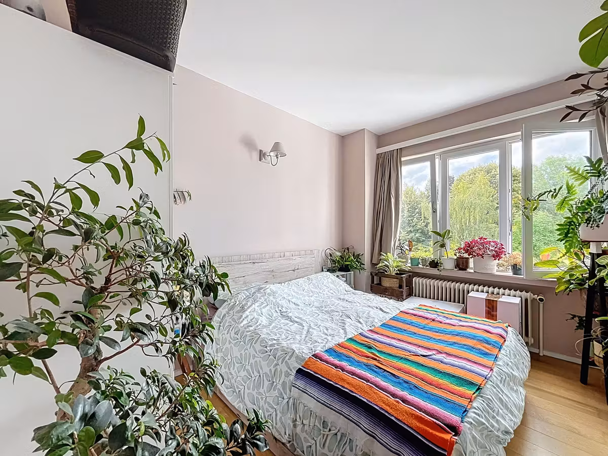 Gerenoveerd mooi 2 slaapkamers appartement + parking - 12