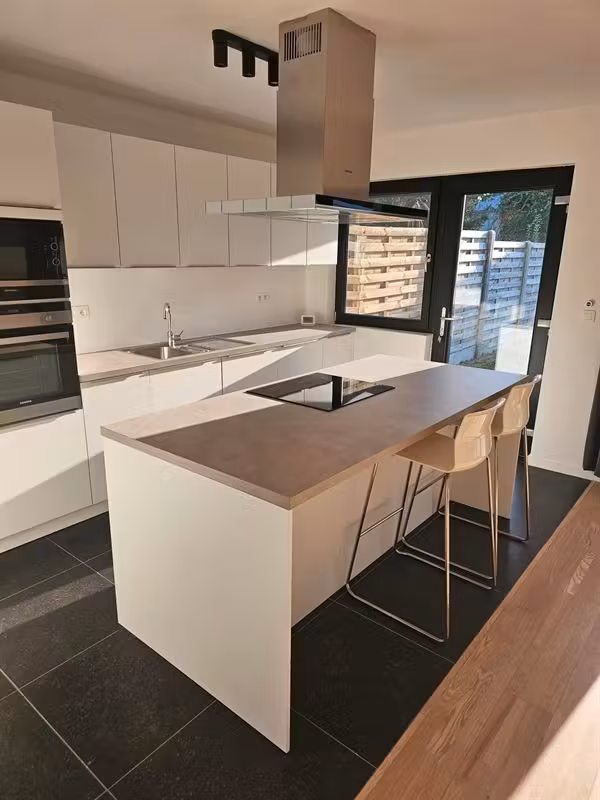 Gerenoveerde halfopen woning met 3 slaapkamers - 9