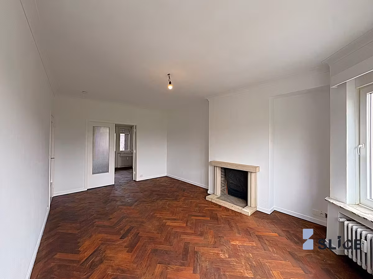 Gerenoveerd appartement met terras in Forest
