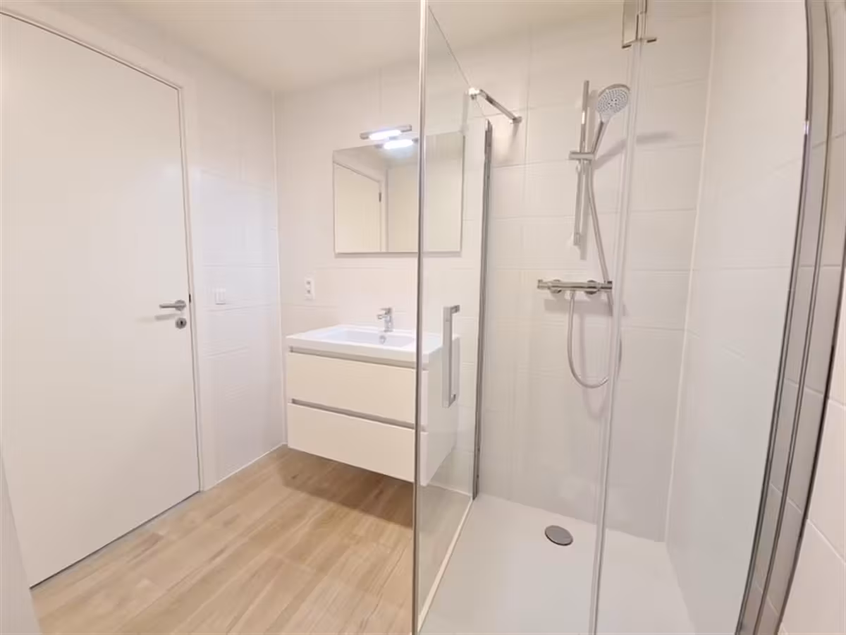 Recent luxury 1-bedroom apartment with terrace and parking - 10