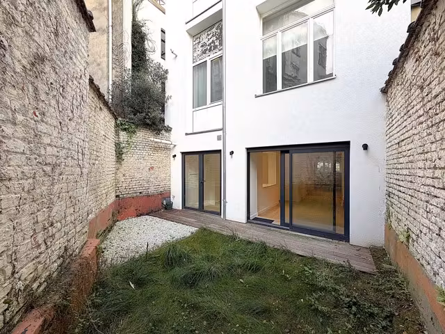 Garden apartment in Châtelain - 2