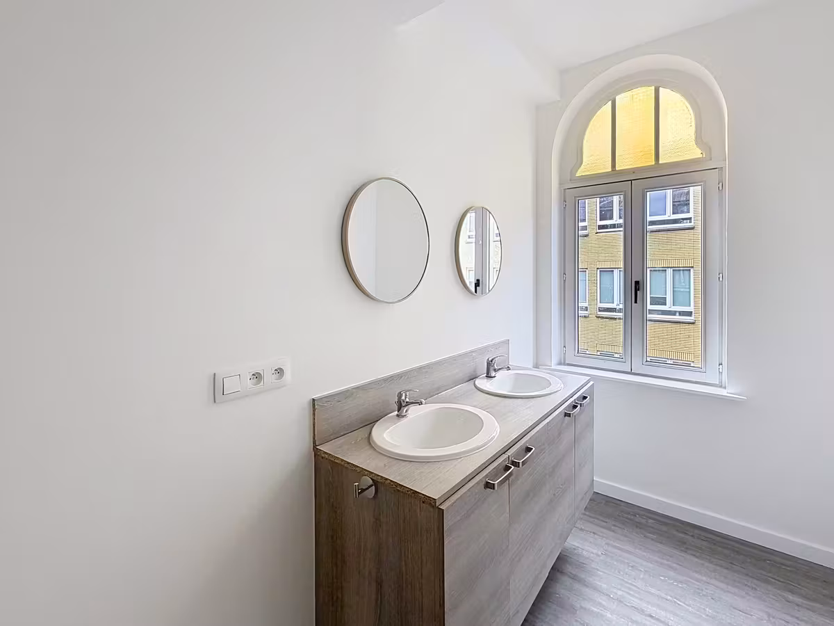 Three-bedroom duplex with home office - 4