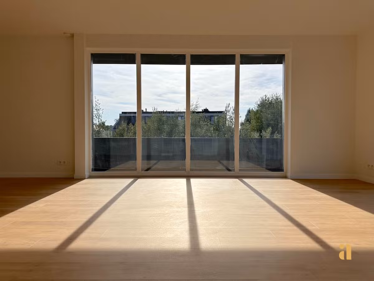 Appartement rénové avec terrasse ensoleillée - 8