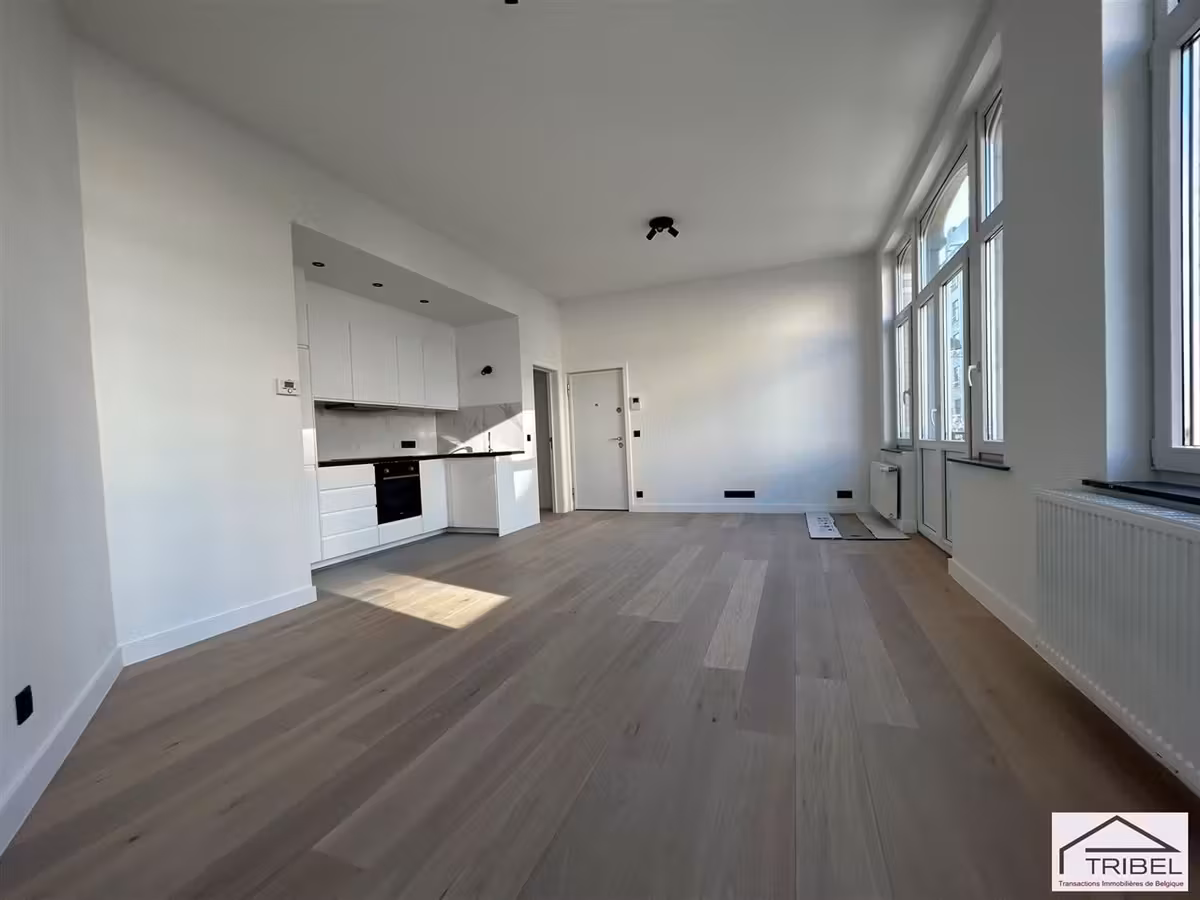 One-bedroom apartment with balcony in Ixelles - 6