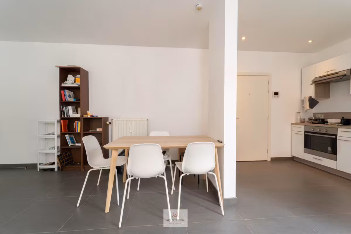 Studio + autostaanplaats te huur vlakbij Gent-Sint-Pietersstation