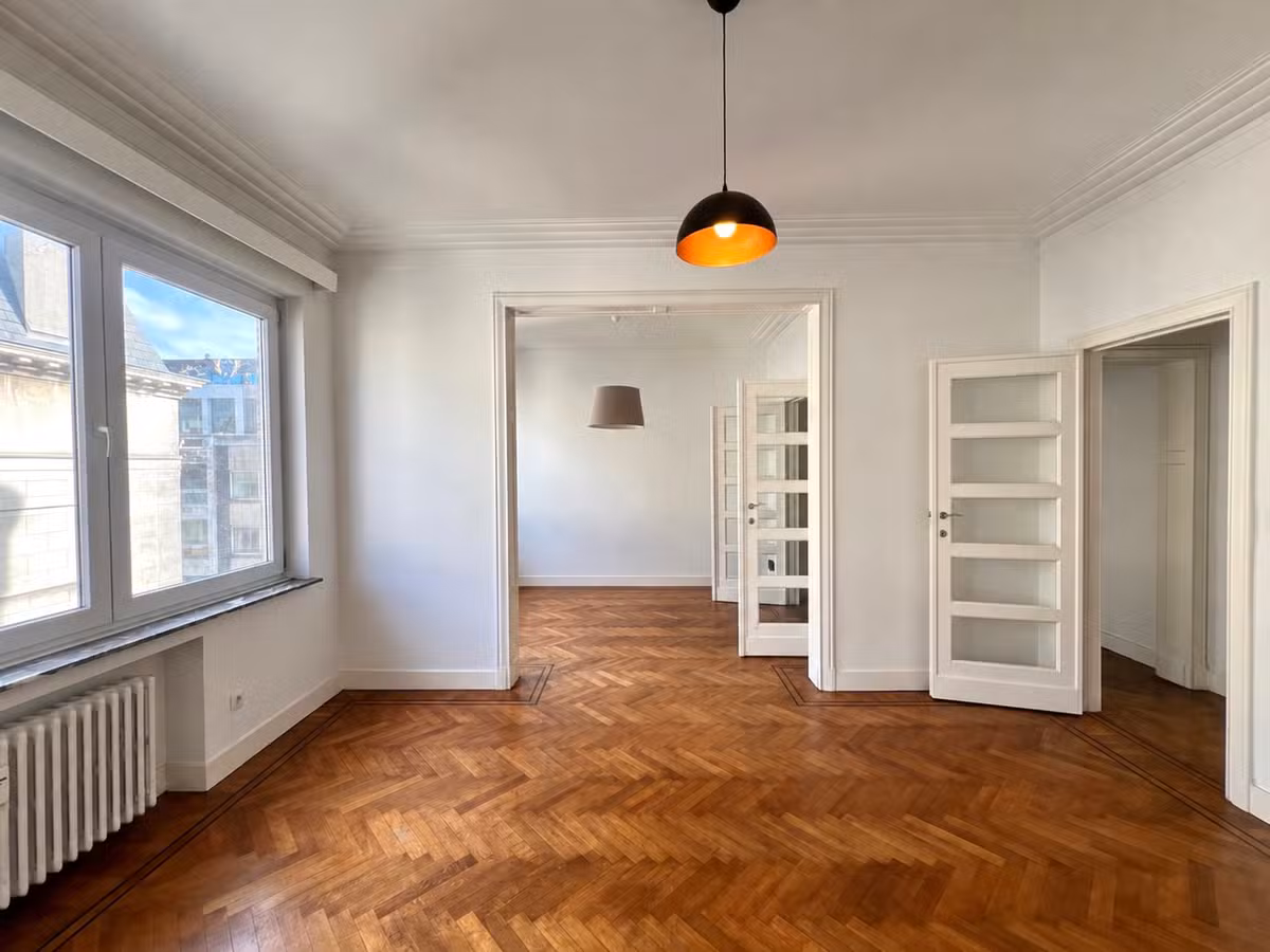 Lichtrijk appartement met twee slaapkamers in Sint-Gillis - 6