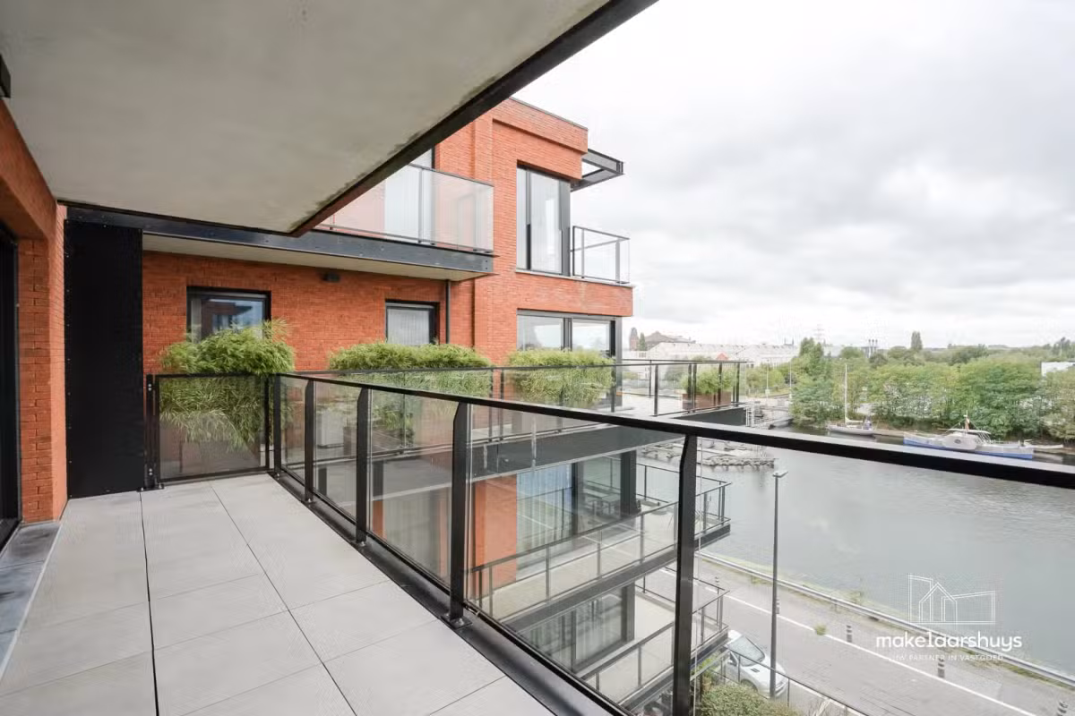Appartement moderne avec 2 chambres à coucher et terrasse - 2