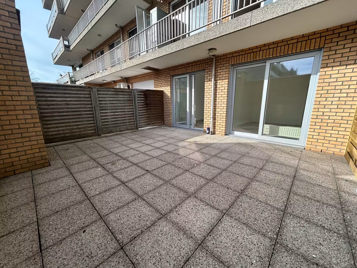 Appartement au rez-de-chaussée rénové avec terrasse - 17