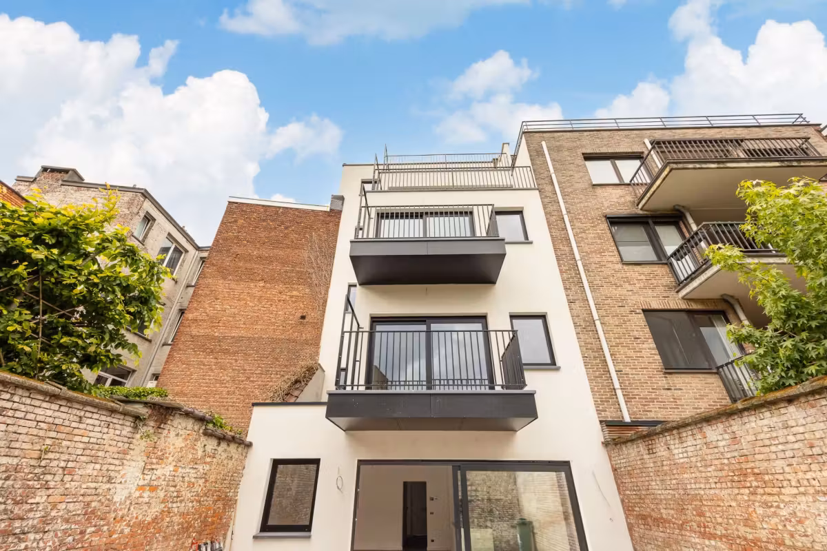 Gerenoveerd appartement met 2 slaapkamers en terras - 16