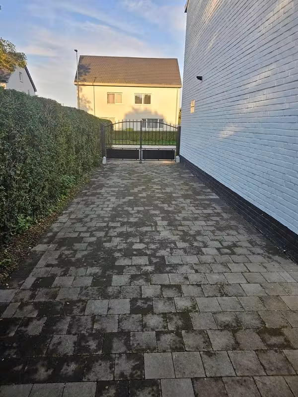 Gerenoveerde halfopen woning met 3 slaapkamers - 11