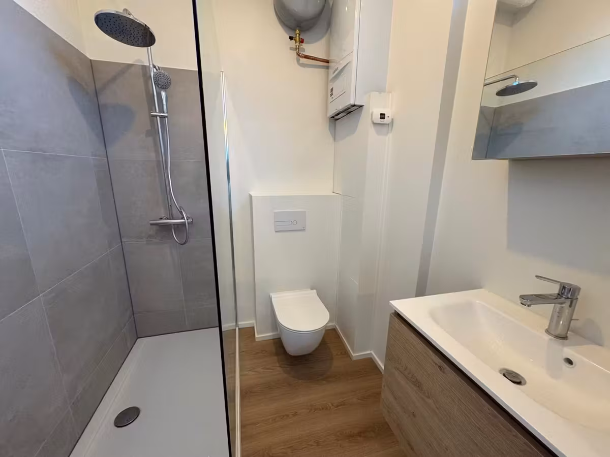 Gerenoveerd appartement - 2 slaapkamers - 6