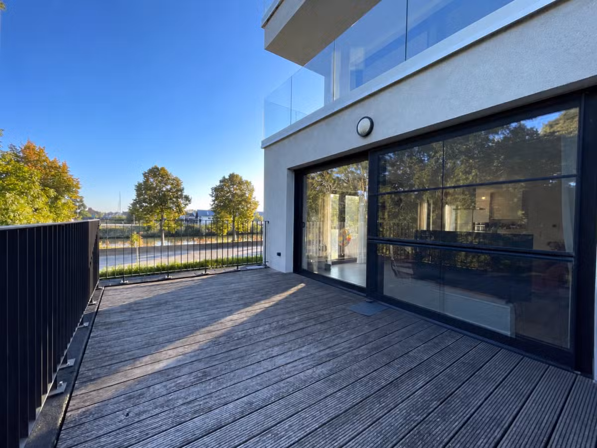 Spacious 3-bedroom apartment with large terrace - 16
