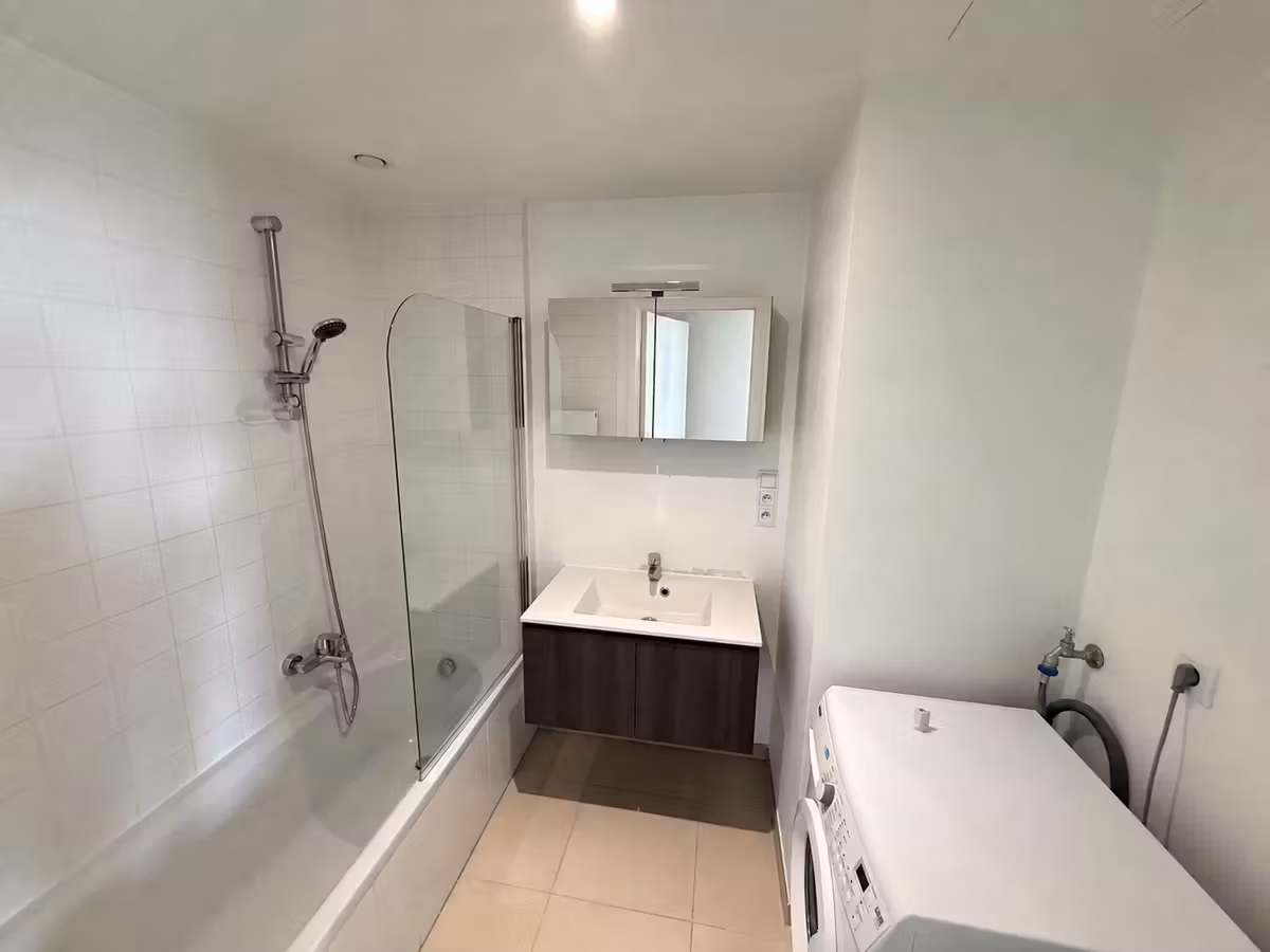 Bright 1-bedroom apartment with terrace and parking in Evere - 4