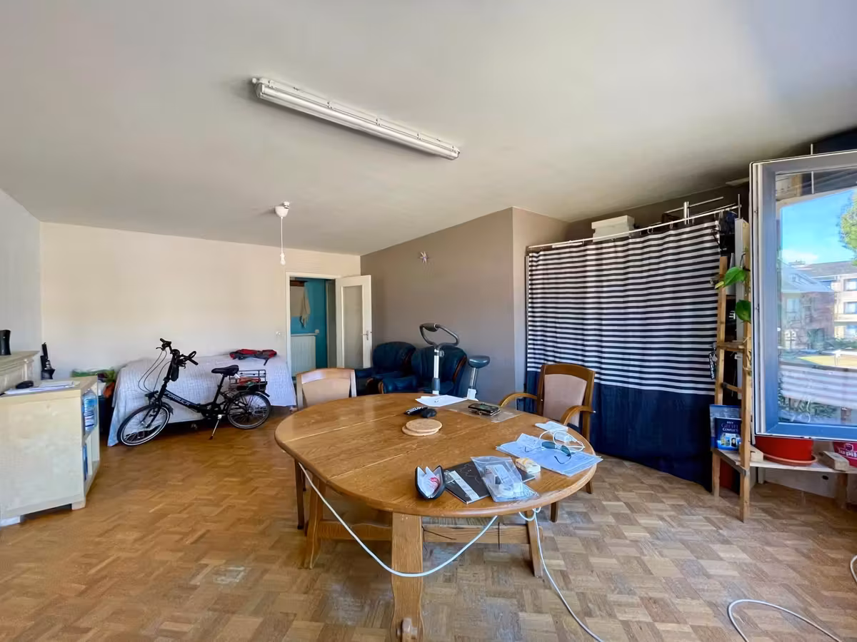 Gerenoveerd appartement met twee slaapkamers en terras - 8