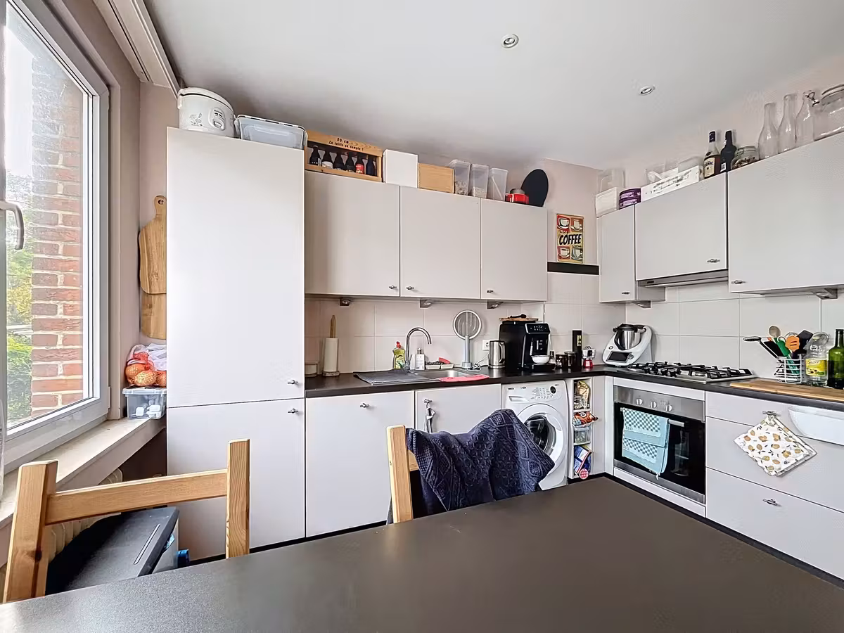 Gerenoveerd mooi 2 slaapkamers appartement + parking - 11