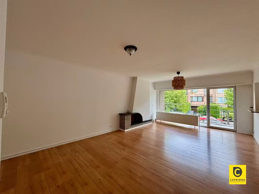 Charmant 2-slaapkamerappartement met terras en garagebox te Berchem - 9