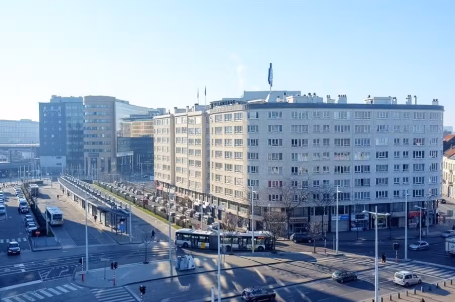 Mooi ongemeubileerd appartement met balkon - 2