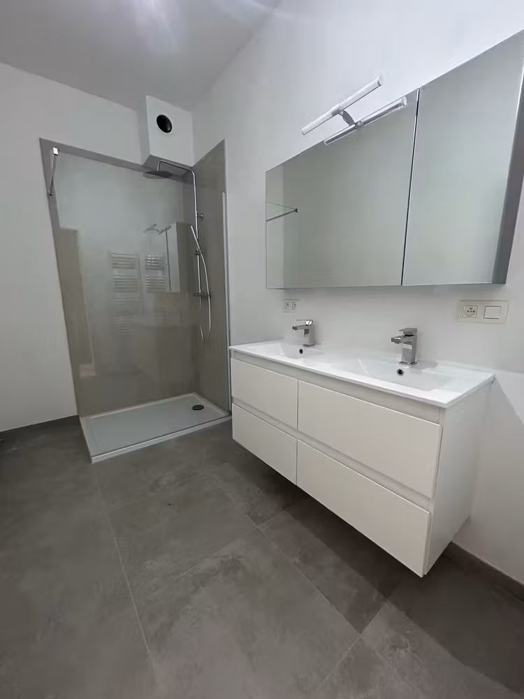 Appartement au rez-de-chaussée rénové avec terrasse - 6