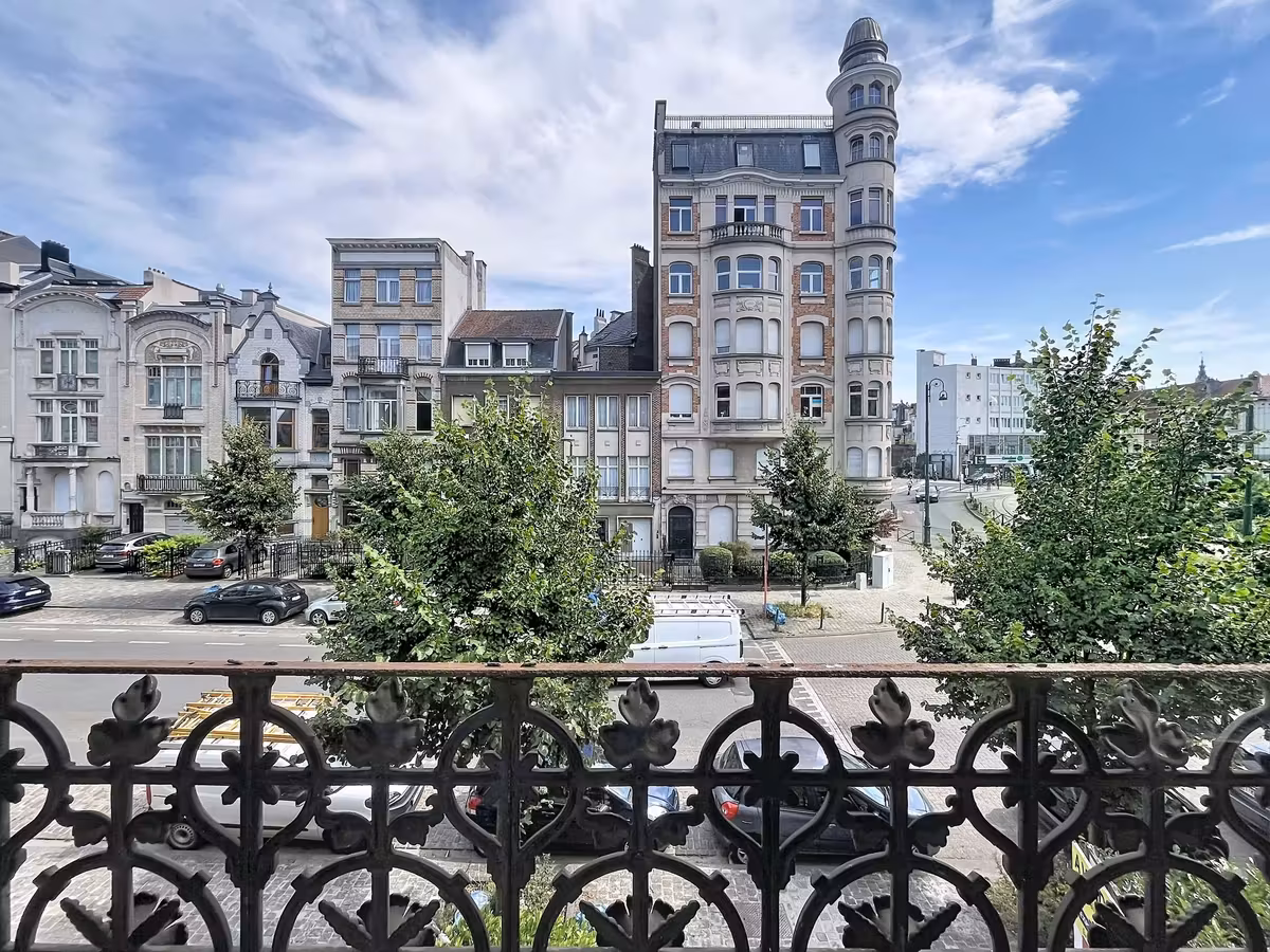 Lichtrijk appartement te huur met balkon in Schaarbeek - 9