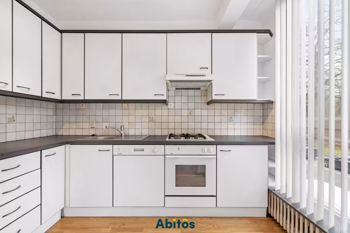 Tweeslaapkamerappartement met garagebox nabij Coupure - 11