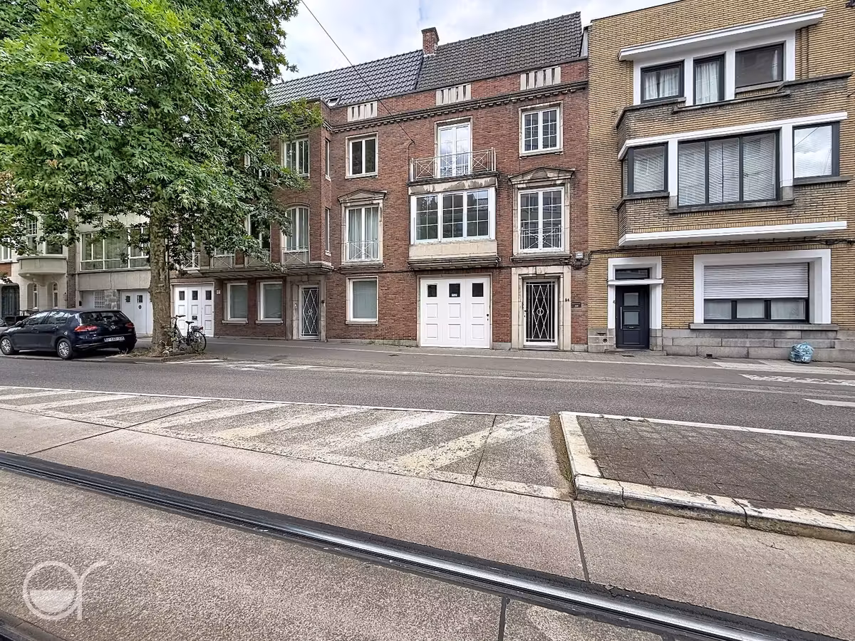 Unieke en ruime rijwoning met garage, tuin en terrassen te huur nabij station Gent-Sint-Pieters - 2