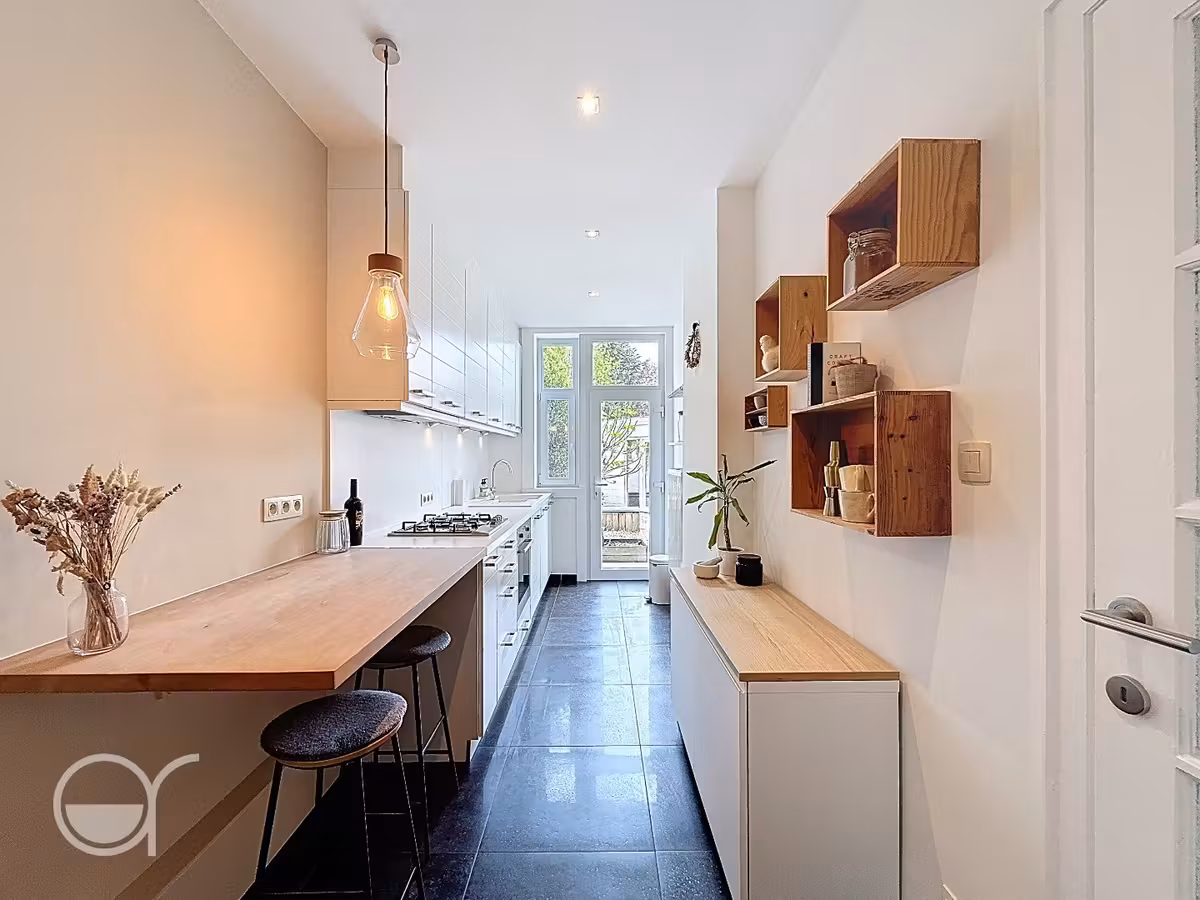 Ruim gelijkvloers 1-slaapkamerappartement met stadstuintje en garagebox - 5
