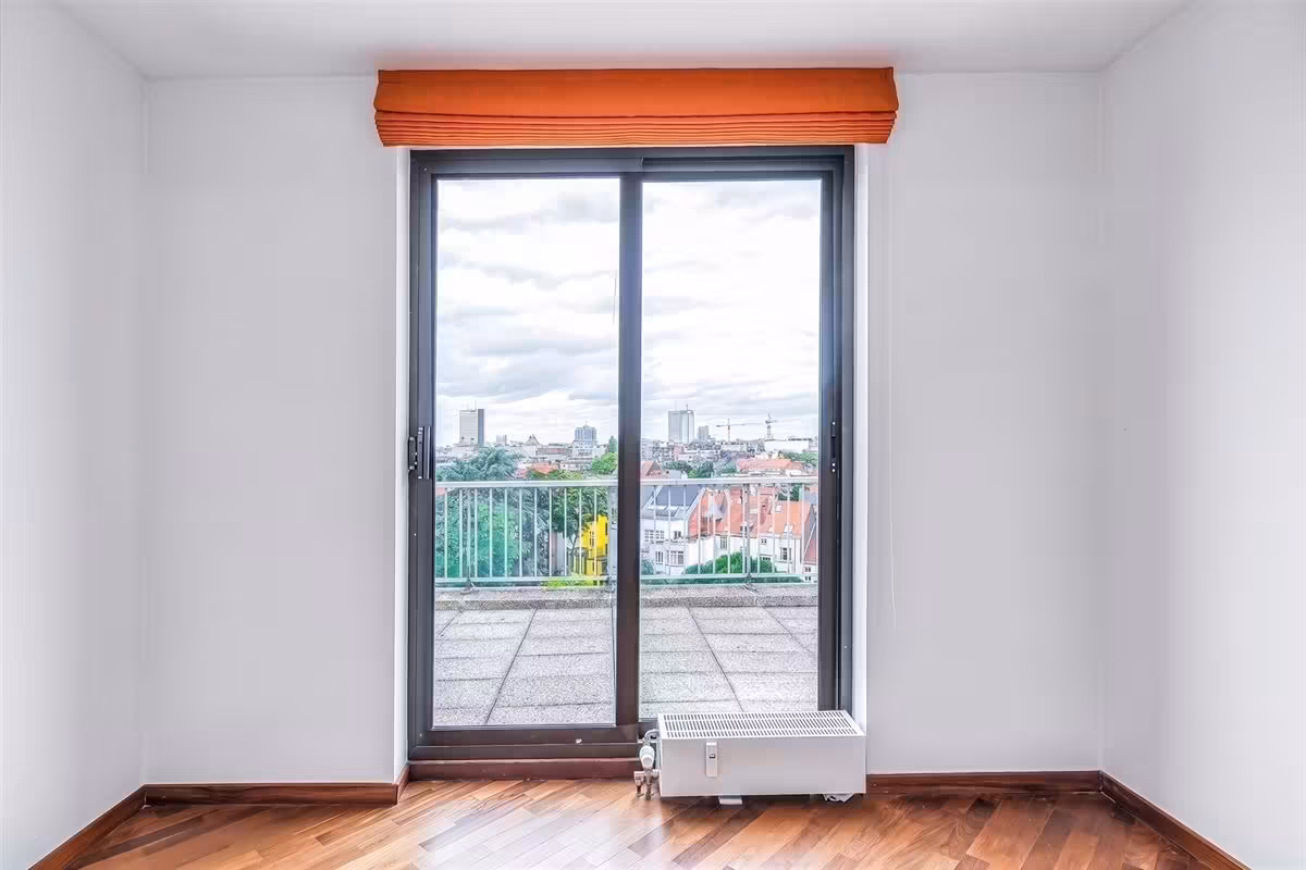 Penthouse with double parking in Châtelain - 17