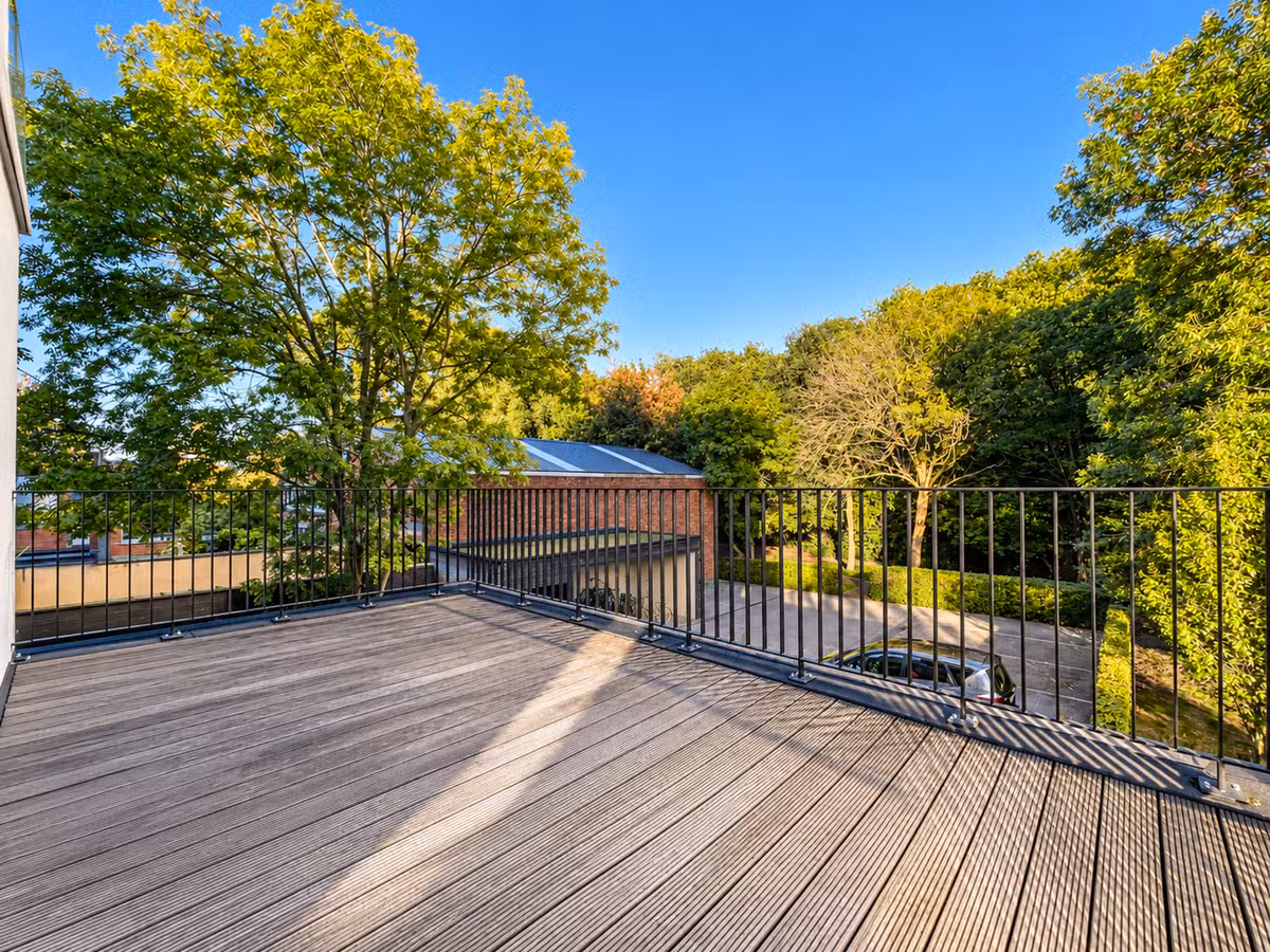 Spacious 3-bedroom apartment with large terrace - 2