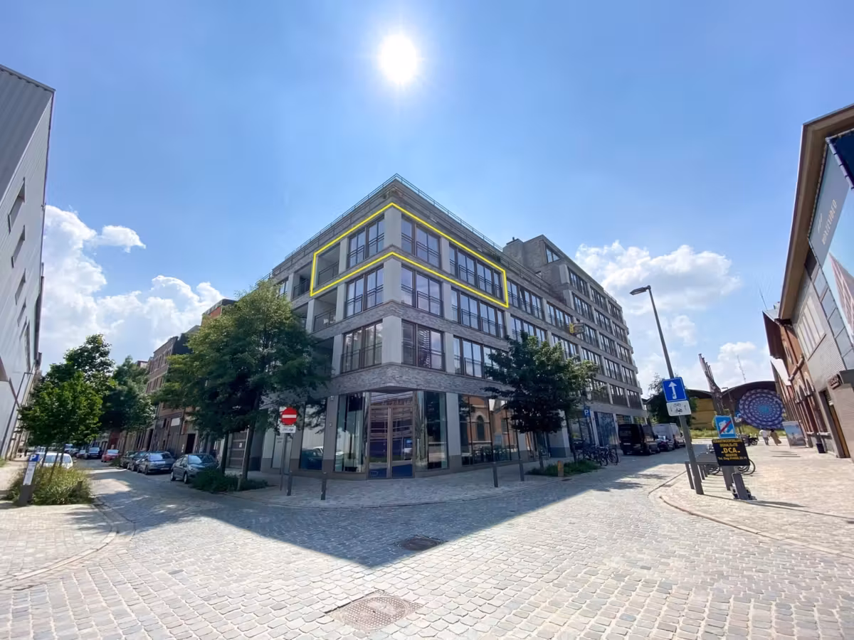 Riant tweeslaapkamerappartement met terras op het Eilandje - 10