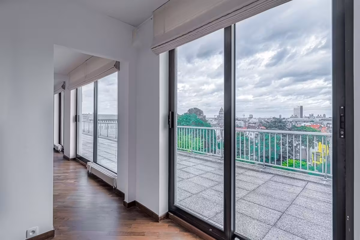 Penthouse with double parking in Châtelain - 13