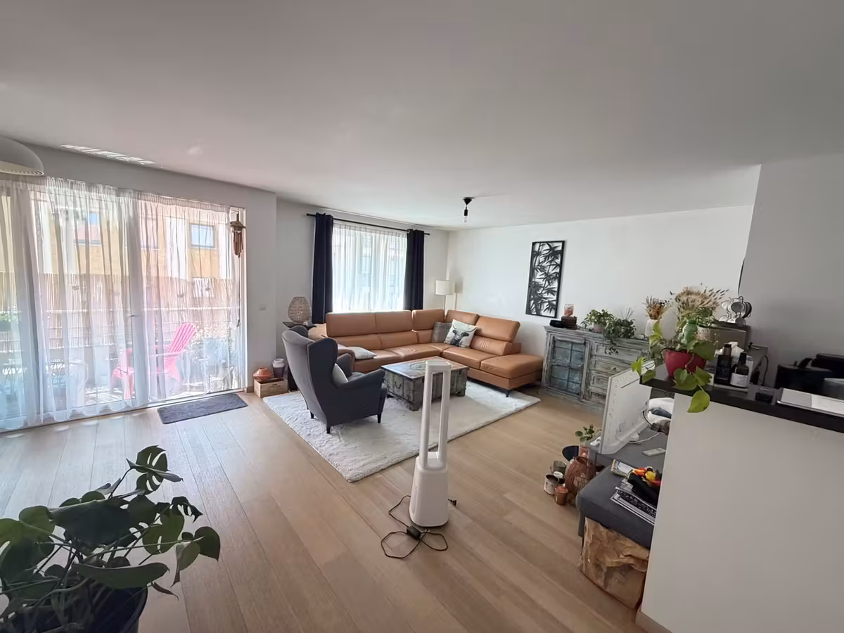 Helder appartement met twee slaapkamers en terras