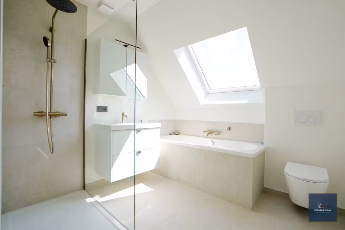 Stijlvol gerenoveerd 3 slaapkamerappartement met terras - 5