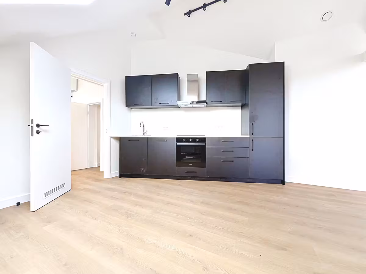 Superbe appartement 2 chambres entièrement rénové à Schaerbeek - 2