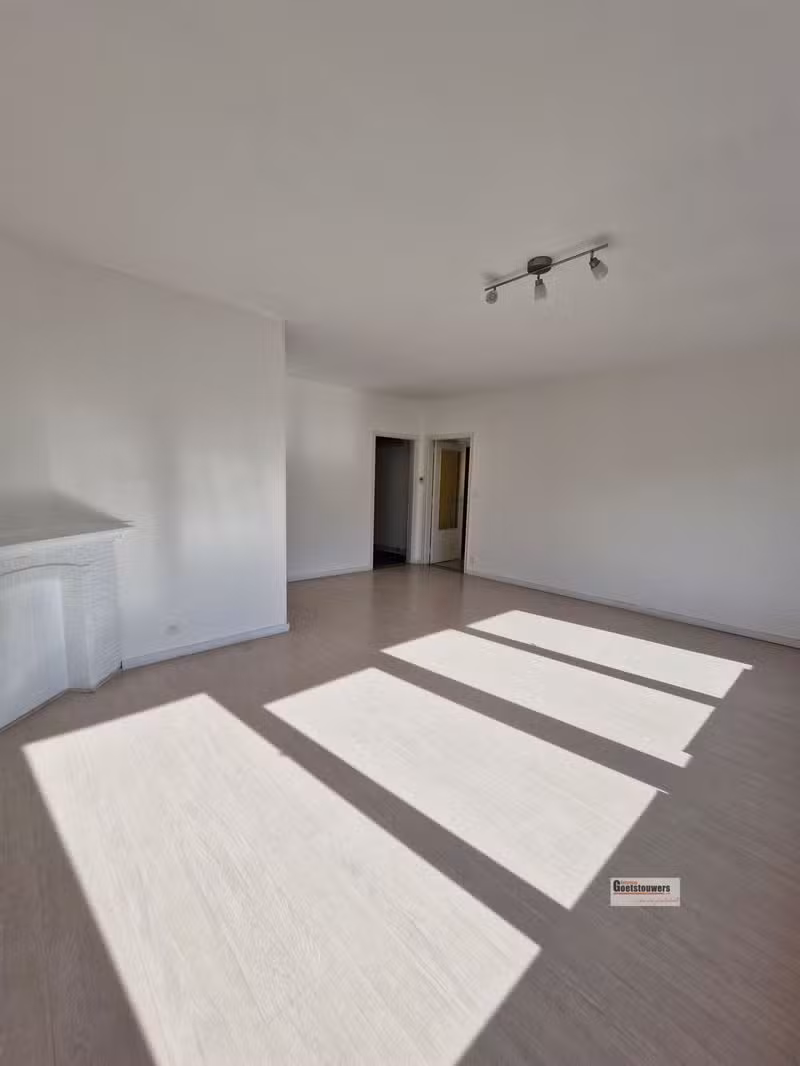 Appartement rénové avec 2 chambres à coucher - 7