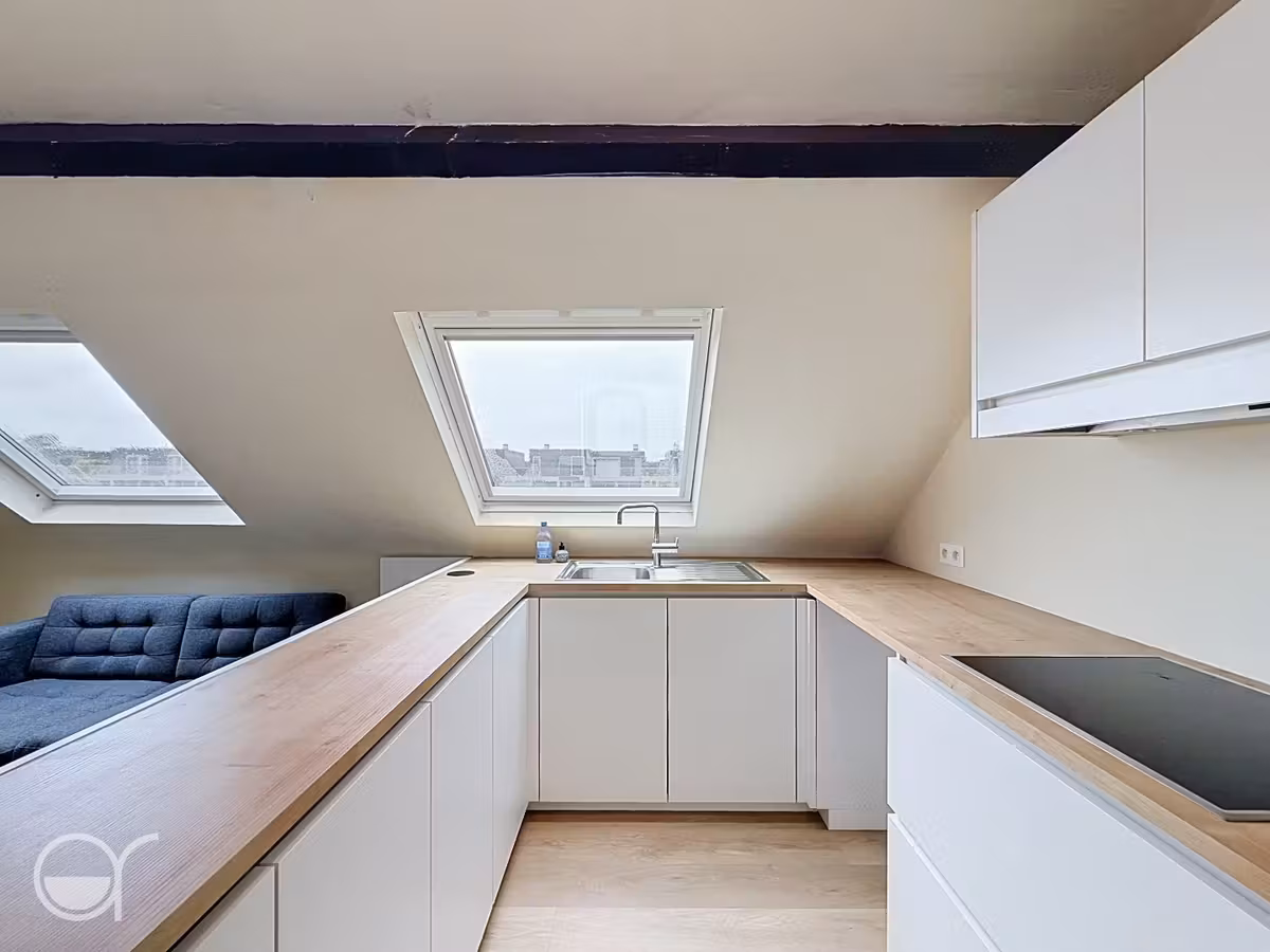 Bemeubelde studio met mezzanine aan de Visserij - 8