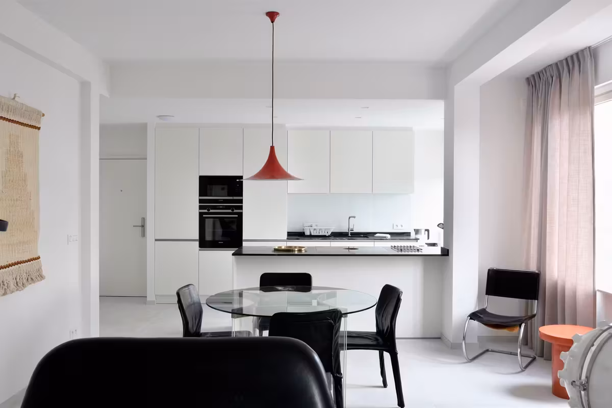 Beautiful apartment steps from the Sonian Forest