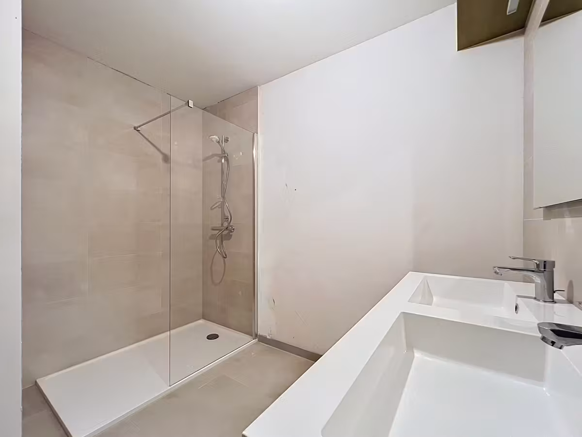 Lichtrijk 2 slaapkamer appartement te Oostakker - 9