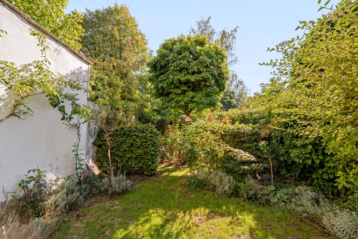 Maison charmante avec cinq chambres à coucher et jardin - 24