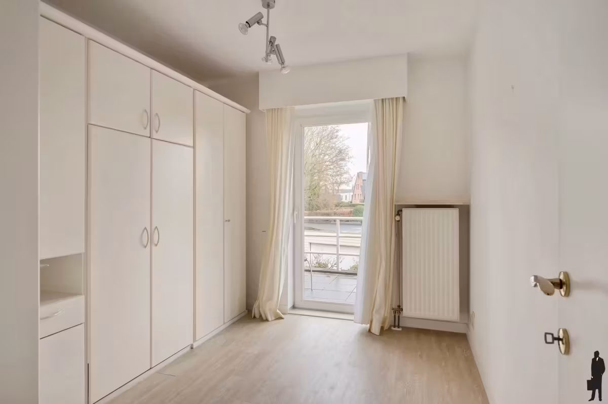 Ruim villa-appartement met 4 slaapkamers & garage - 11