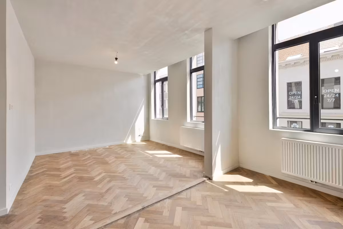 Renovated 2-bedroom apartment with terrace in the heart of Antwerp