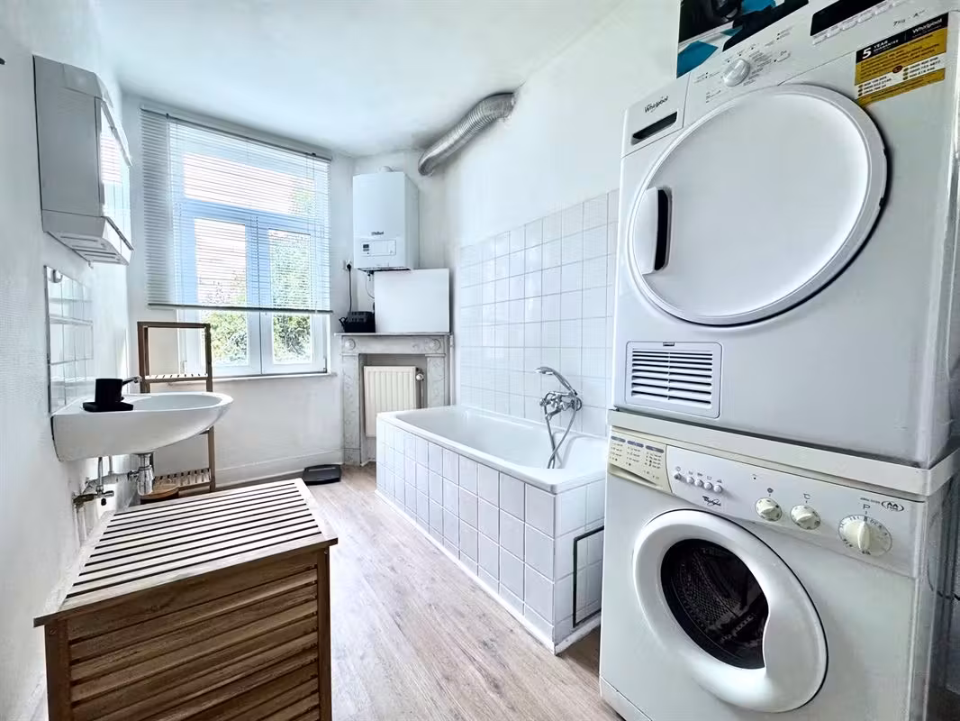 Gemeubileerd appartement met 1 grote slaapkamer nabij de... - 3