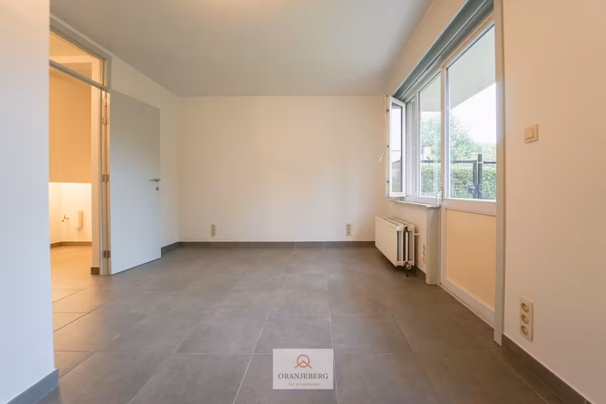 Appartement de plain-pied rénové, prêt à emménager avec jardin