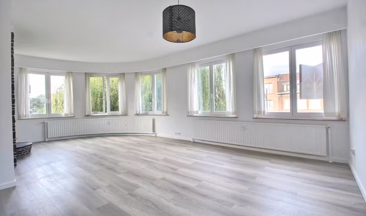 Appartement met 2 slaapkamers en balkon in Laken