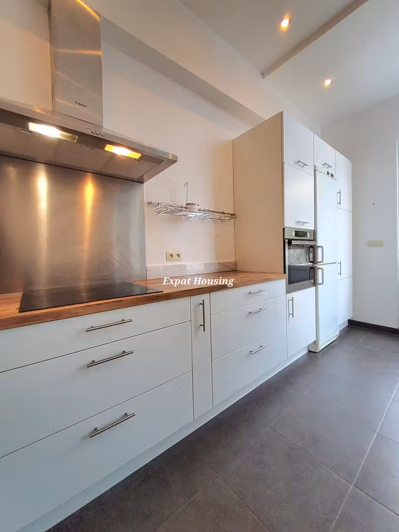 Magnificent character house with south-facing garden and small garage - 6