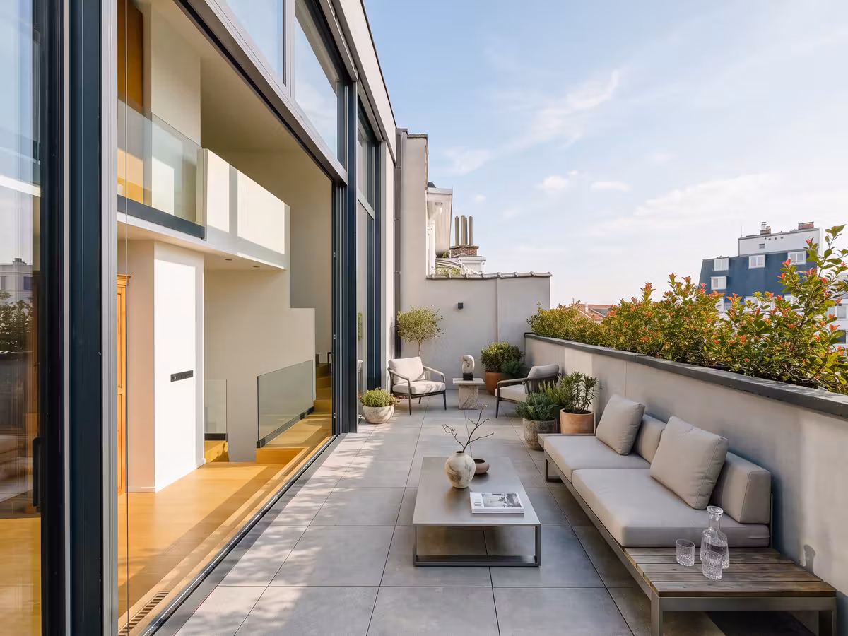 Renovated triplex penthouse near Louise - 2